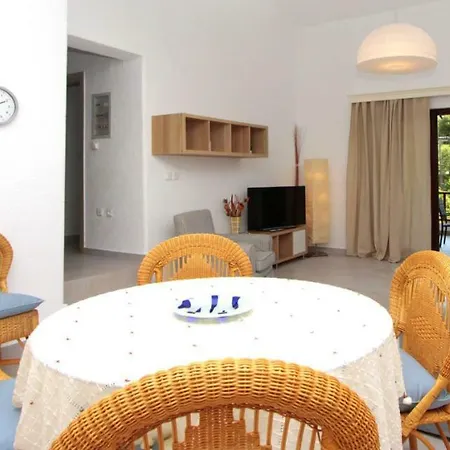 Vila Lorenia Garden Villa, Elani