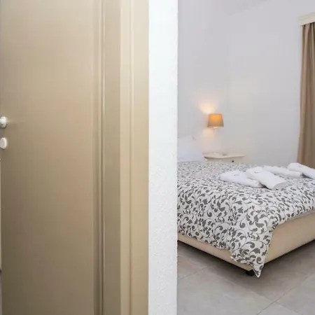 Lorenia Garden Villa, Elani KASSANDRA